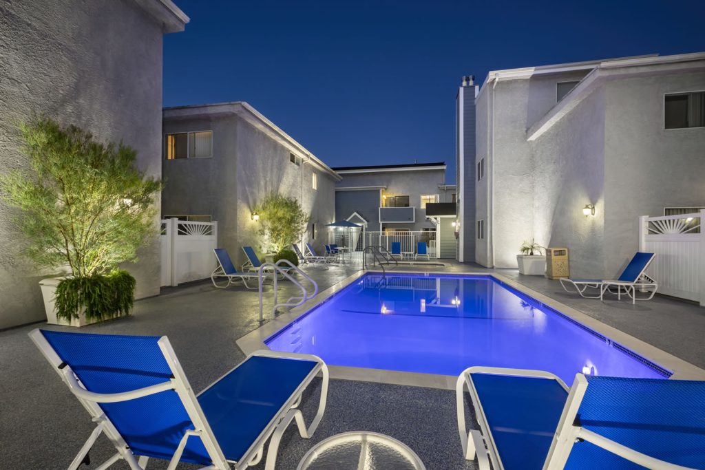 Apartments in Encino A residential area in Encino with swimming pool offers nighttime relaxation and recreation.
Keywords: Apartments in Encino.